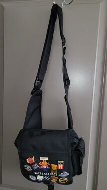 Salt Lake Winter Olympics Bag with Pin Collection Vintage 2002